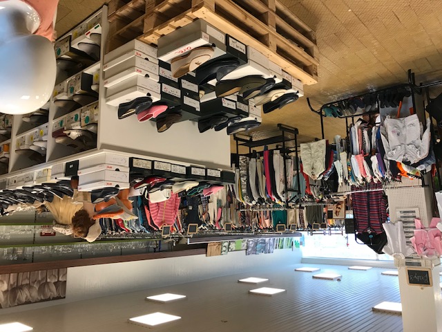 De winkel Televestiaire in de Stationsdreef 78, Roeselare